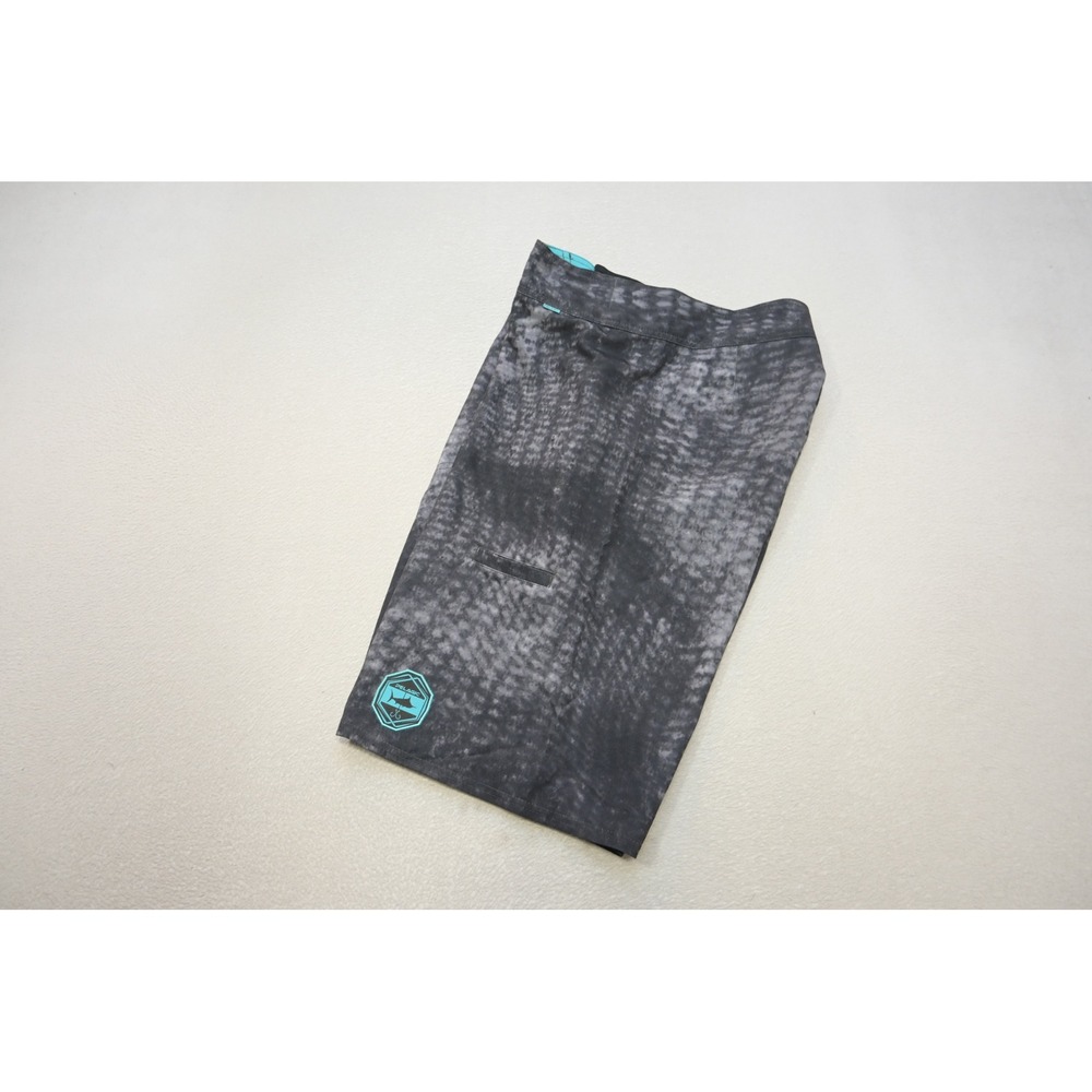 Pelagic Argonaut Boardshorts Mens 34 Grey Scale Print 4-Way Stretch Excellent
